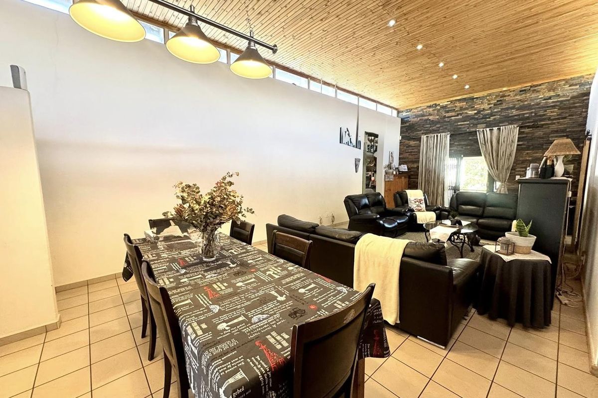 4 Bedroom House For Sale in Elisenheim - Photo 3