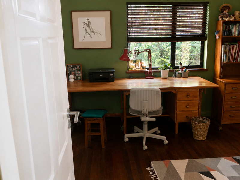 Spacious Family Home in Sought-After Luxury Hill - Photo 2