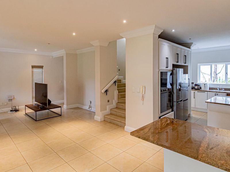 Effortless Luxury Living in Exclusive Estate in Bryanston - Photo 9