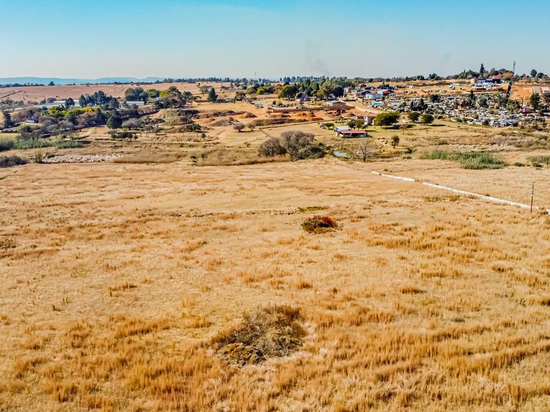 Escape to the Countryside with City Convenience! - Photo 4