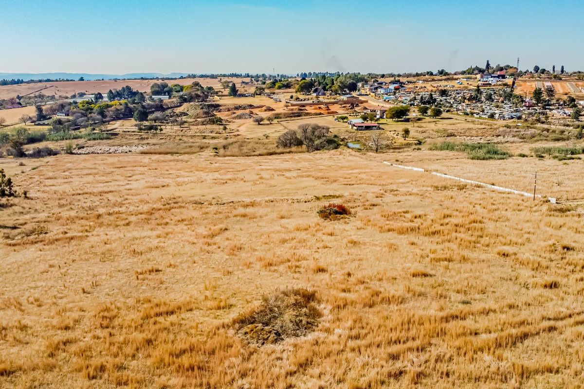 Escape to the Countryside with City Convenience! - Photo 4