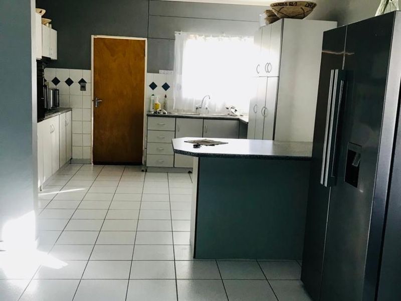 Beautiful 3 Bedroom house for sale in Ongwediva - Photo 3