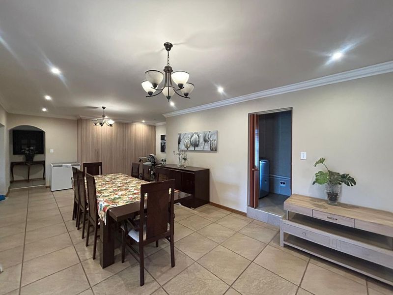 Stunning 5-Bedroom Luxury Home with Business Potential in Benoni AH - Photo 10