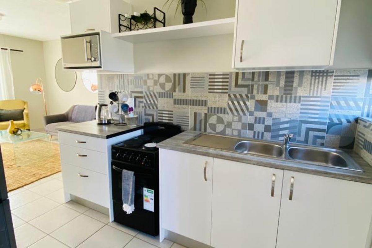 Modern 2-Bedroom Apartment – Bridge Park (Balcony) - Photo 4