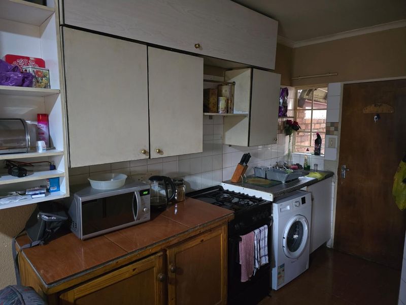 Functional Two-Bedroom Complex Unit with Garage in Kempton Park - Photo 5