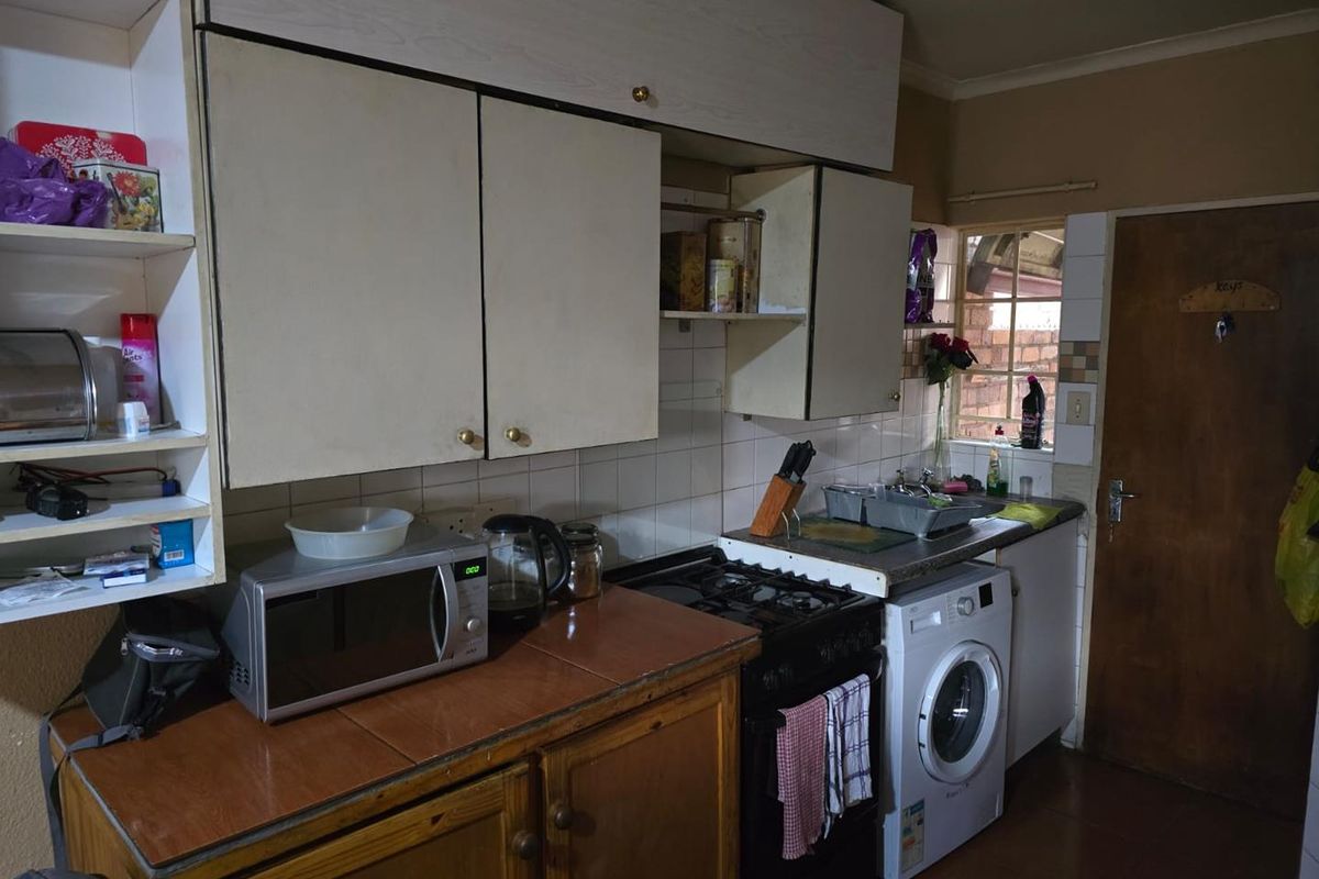 Functional Two-Bedroom Complex Unit with Garage in Kempton Park - Photo 5