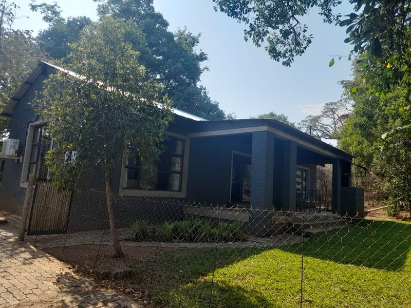 Elegant bushveld living in kampersrus - Photo 3