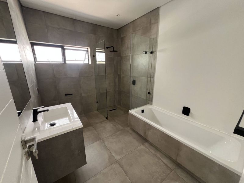 Modern 4-Bedroom Townhouse in Hyde Park | Luxury Living in a Prime Sandton - Photo 8