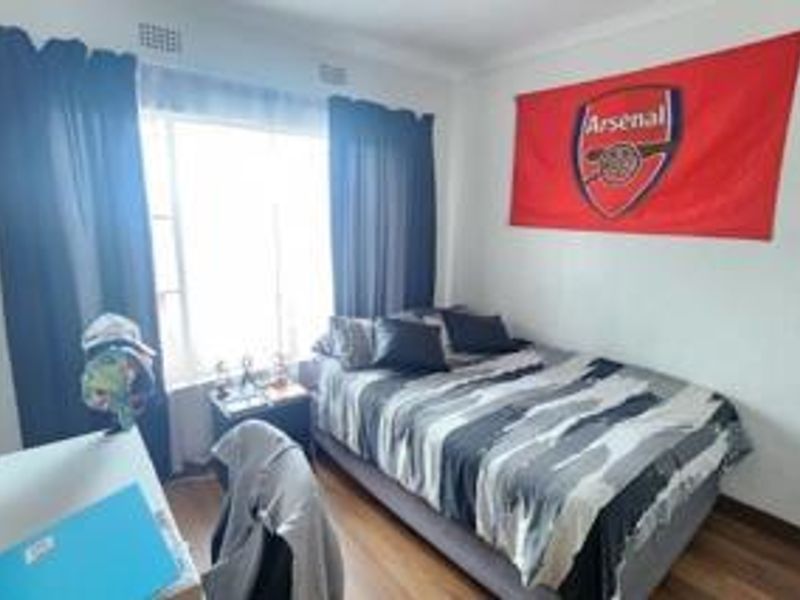 Exquisite Pet-Friendly Duplex Unit with 3 Bedrooms for Sale in Bracken - Photo 8