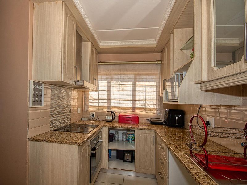 Meyersig family home ready for you! - Photo 3