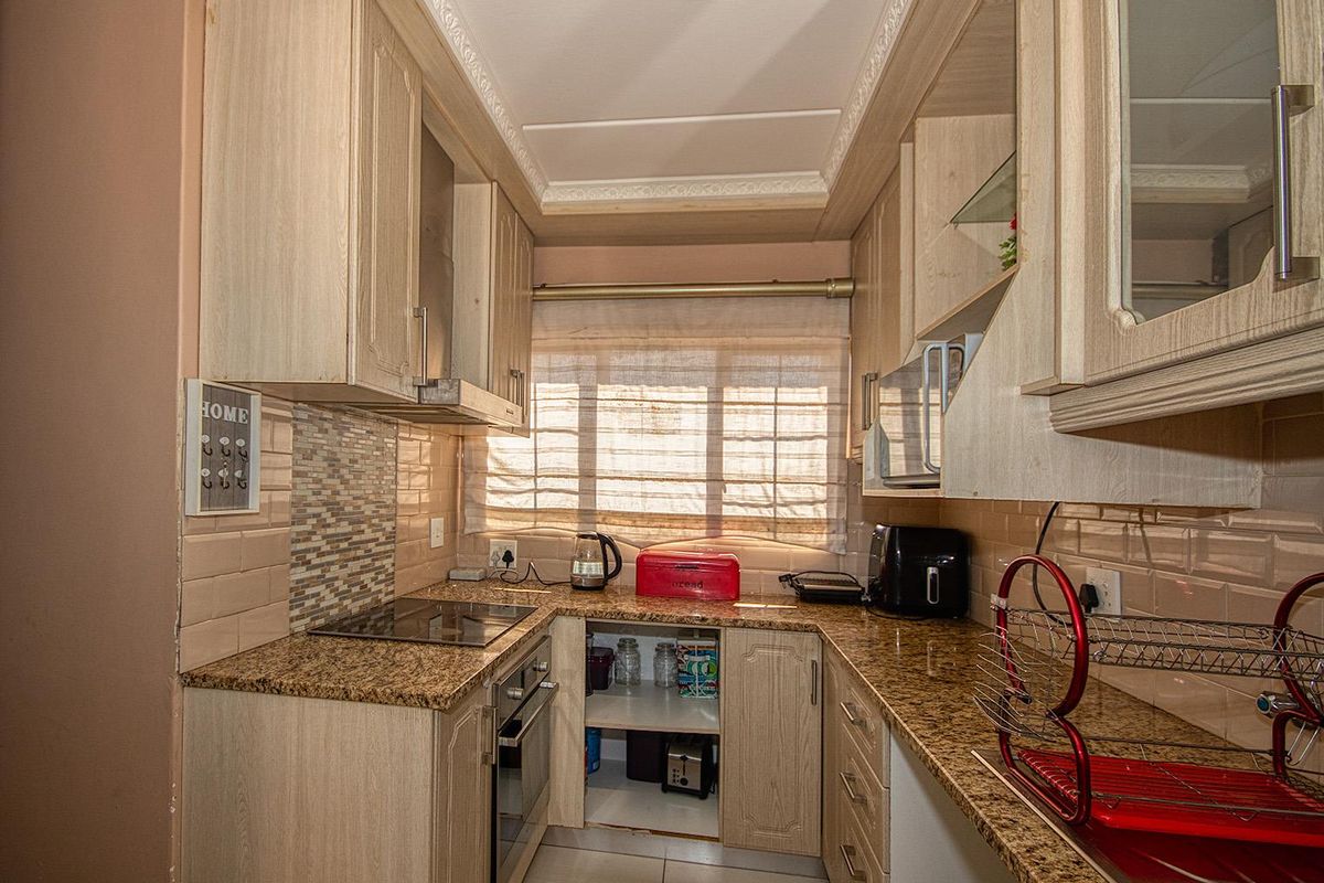 Meyersig family home ready for you! - Photo 3