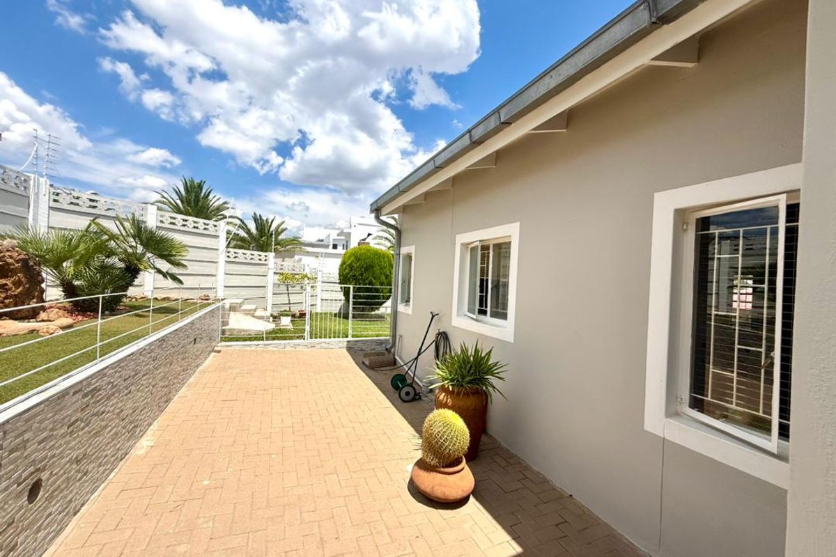 3 Bedroom House TO LET in Kleine Kuppe - Photo 2