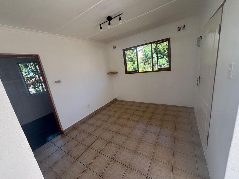 One Bedroom Cottage to Rent in Chatsworth - Photo 6