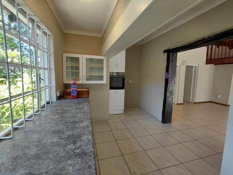 Spacious 2-Bedroom, 2-Bathroom Garden Cottage with Loft - Photo 5