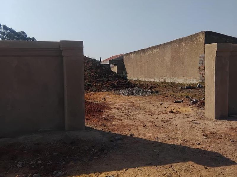 Large vacant land available for sale. - Photo 1