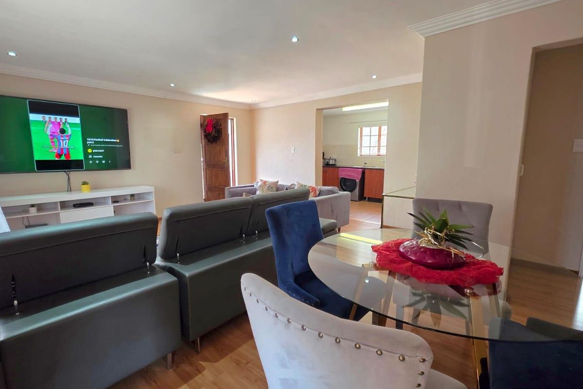 Spacious First floor Apartment - Photo 4