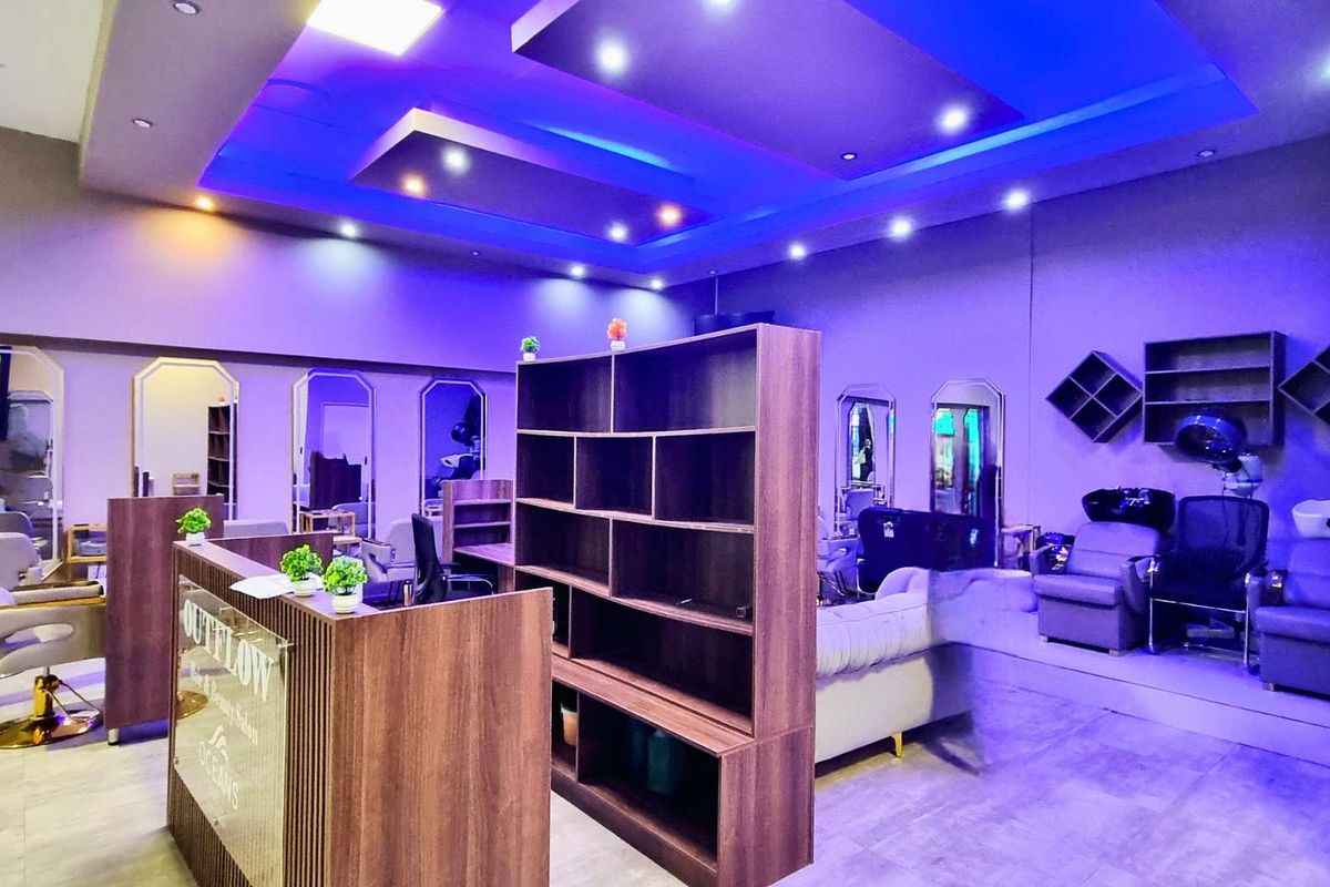 64m2 boutique retail unit in Oceans Mall, Umhlanga. Ground-floor shop with salon-style fitout, ideal for beauty, grooming, or wellness brands. - Photo 3