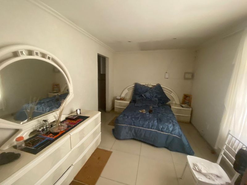 House In Katlehong Not To Be Missed - Photo 5