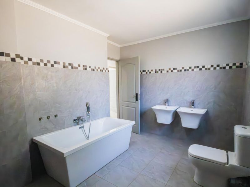 Looking for a HUGE family compound? - Photo 10