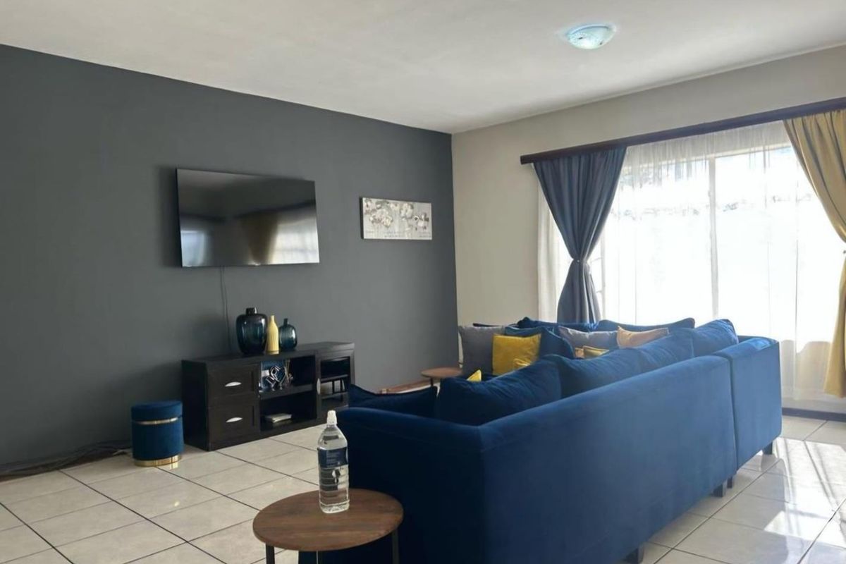 First-Floor 2-Bedroom Apartment with Enclosed Balcony - Photo 4