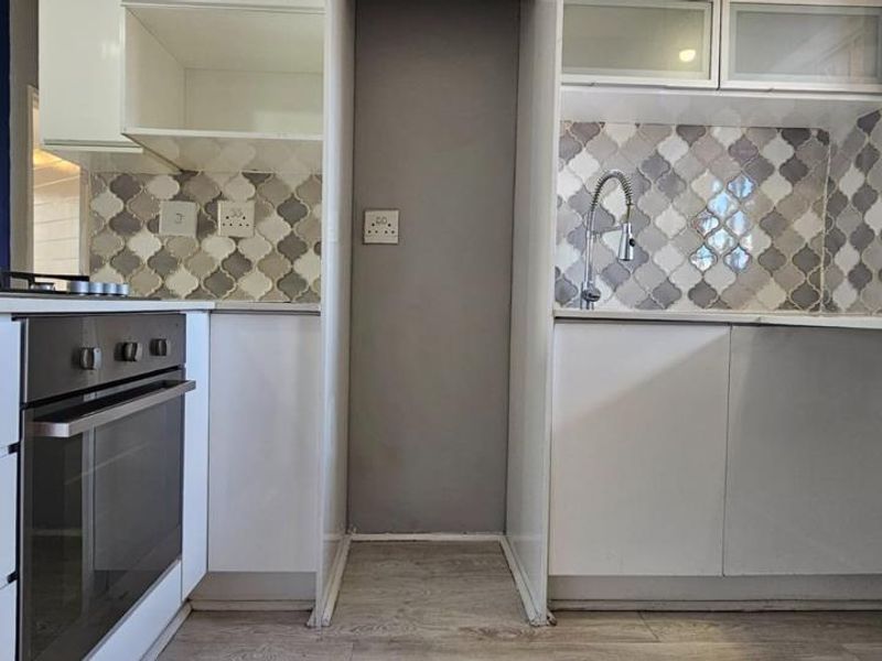 Stylish Renovated Upstairs Living in the Heart of New Redruth - Photo 4