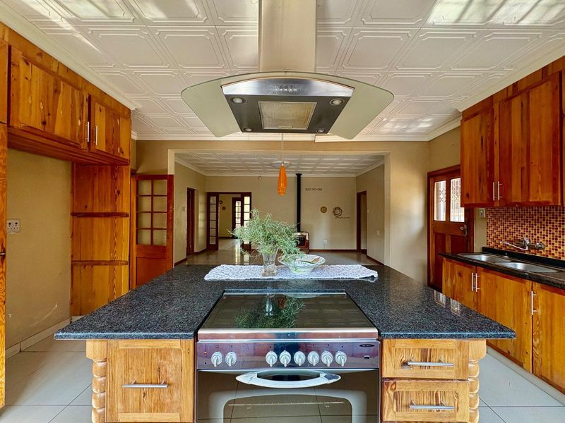 SPACIOUS  FAMILY RETREAT IN THE HEART OF WESTDENE - Photo 6