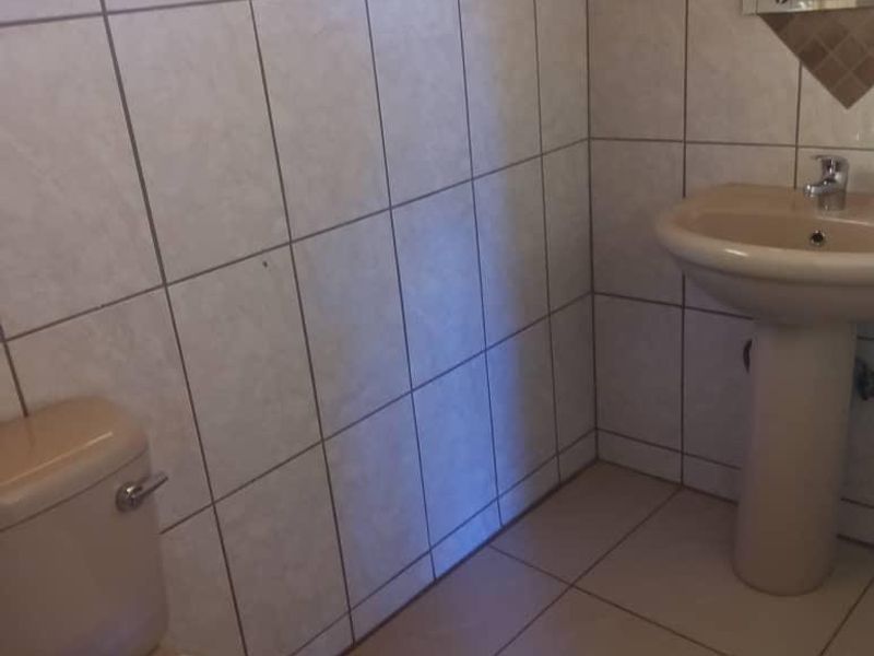 🏡 **Your Dream Home Awaits in Okahandja Extension 4!** 🏡 - Photo 9