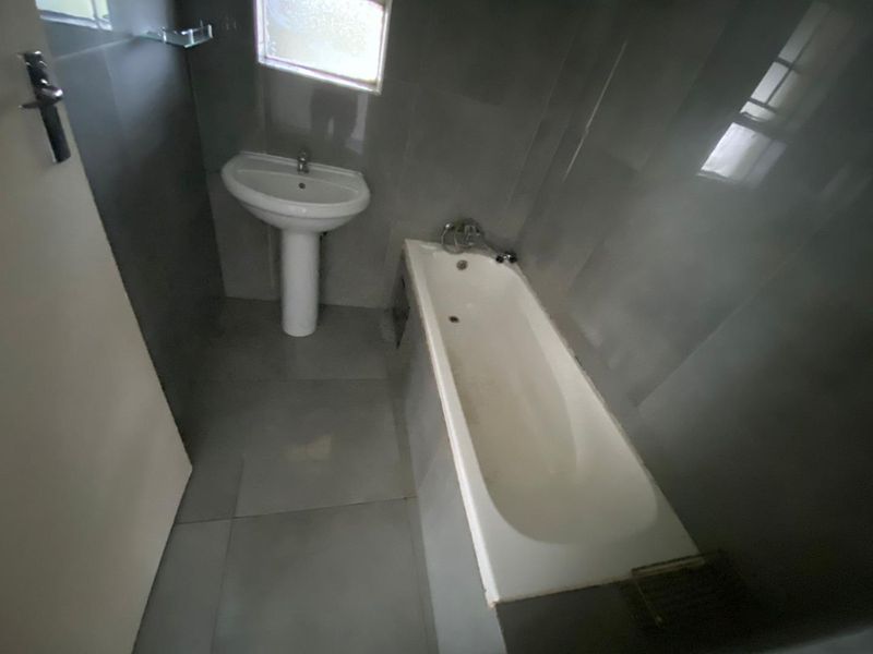 Modern 2 Bedroom Apartment Available for Rent - Photo 9