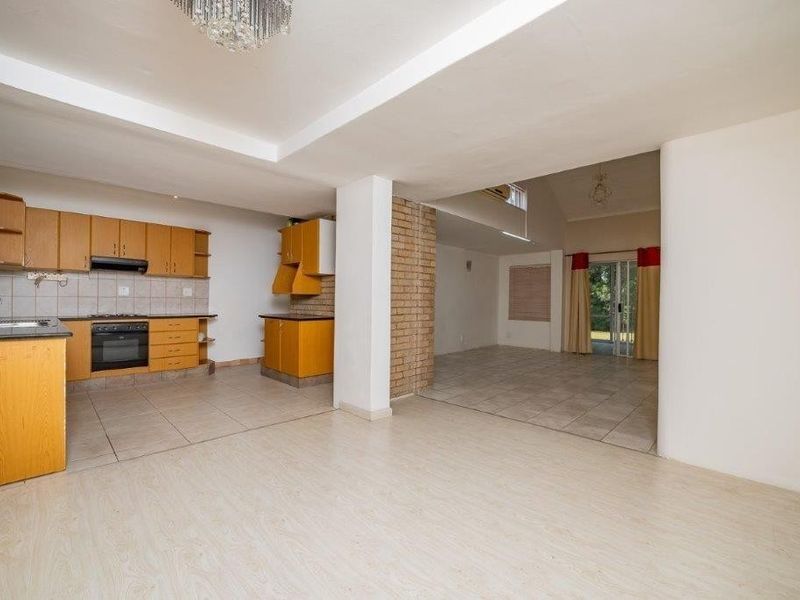 4 Bed simplex in Westville.....no levies R1,750,000 neg. - Photo 6