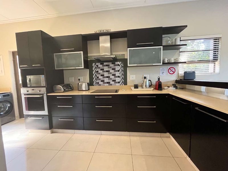 Luxurious 4-Bedroom Modern Duplex Townhouse in Zimbali - Photo 10