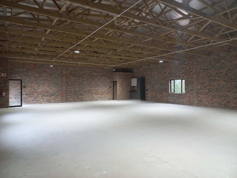 Warehouse available in business park in Fairview! - Photo 1