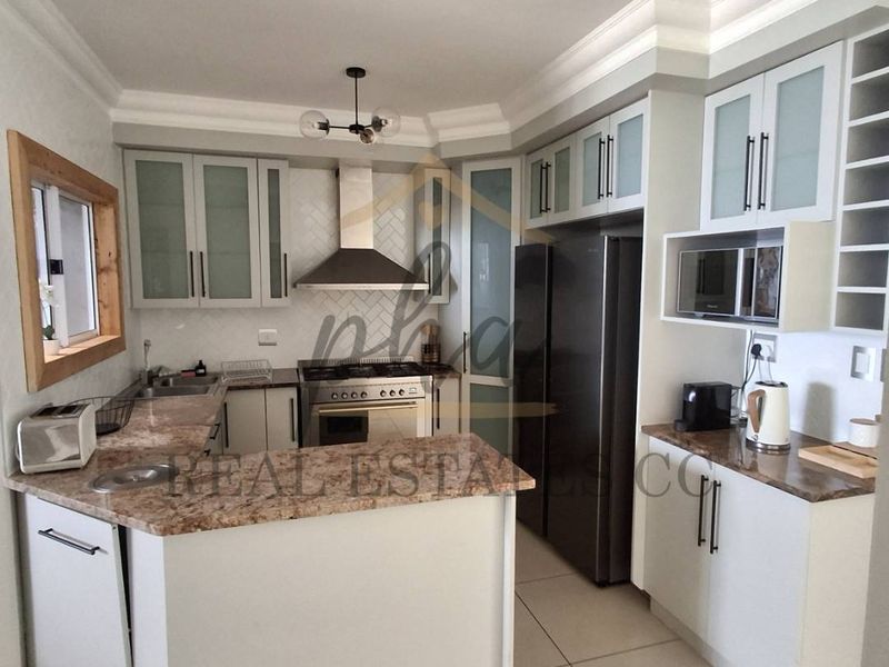 Beautiful Seafront Property - Stunning Sea Views!!! - Photo 6