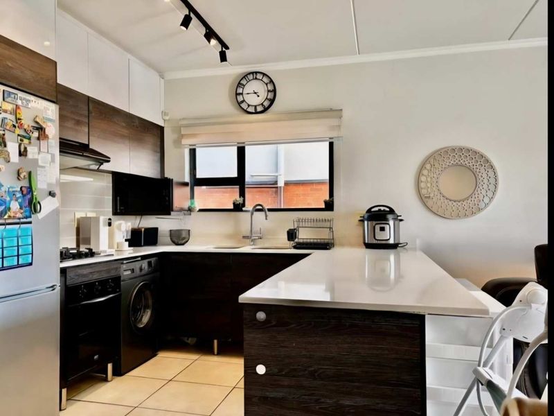 Modern lifestyle living in Balboa Park - Photo 3