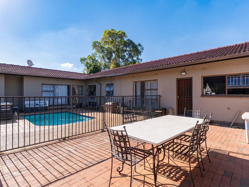 Spacious 5-Bedroom Family Home with Income-Generating Flatlet in Birch Acres - Photo 6