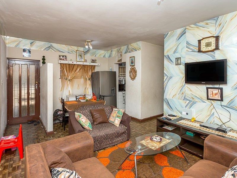 Spacious Two Bedroom Apartment - Photo 4