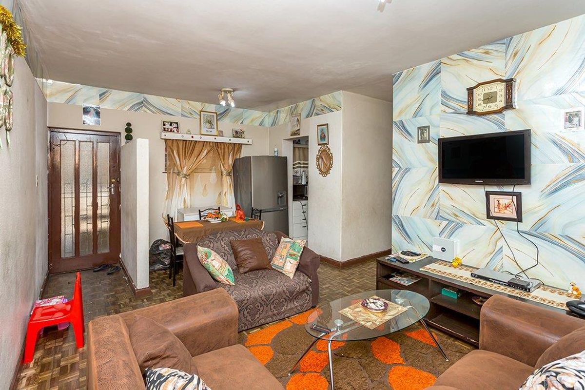 Spacious Two Bedroom Apartment - Photo 4