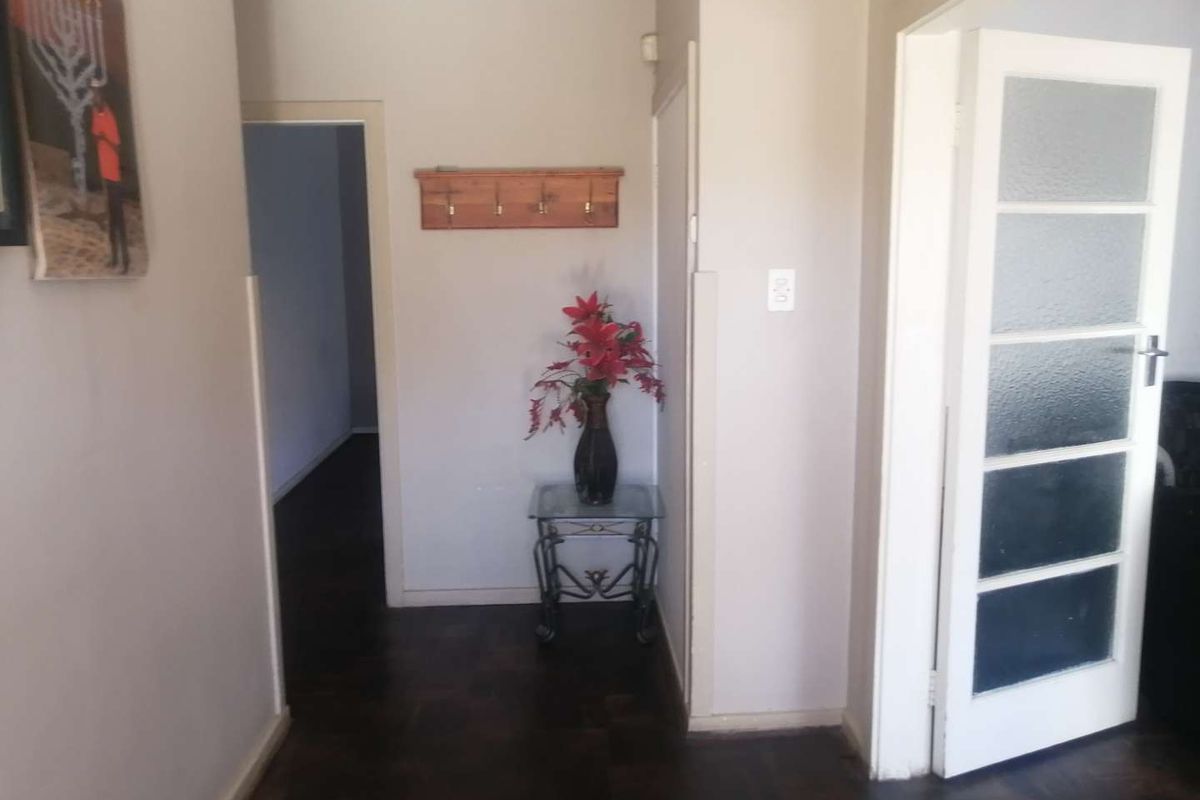 Spacious house in Linmeyer with a flatlet! - Photo 4