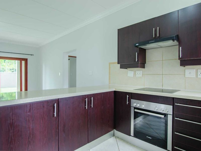 Modern Newly Renovated Ground-Floor Apartment in Tranquil Crowthorne Village with Country Living Charm - Photo 9