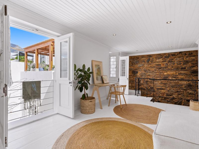 2 Bed Cottage In The City ! - Photo 6