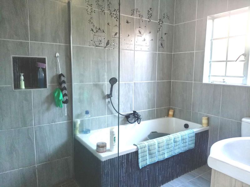 PICTURE PERFECT STARTNER OR SCALLING DOWN UNIT... - Photo 5