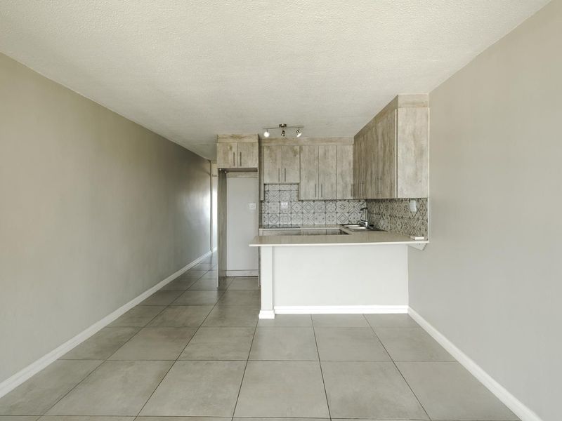 A stone throw away from UP and ease of access to the Gautrain, Tuks sports grounds and other amenities! - Photo 4