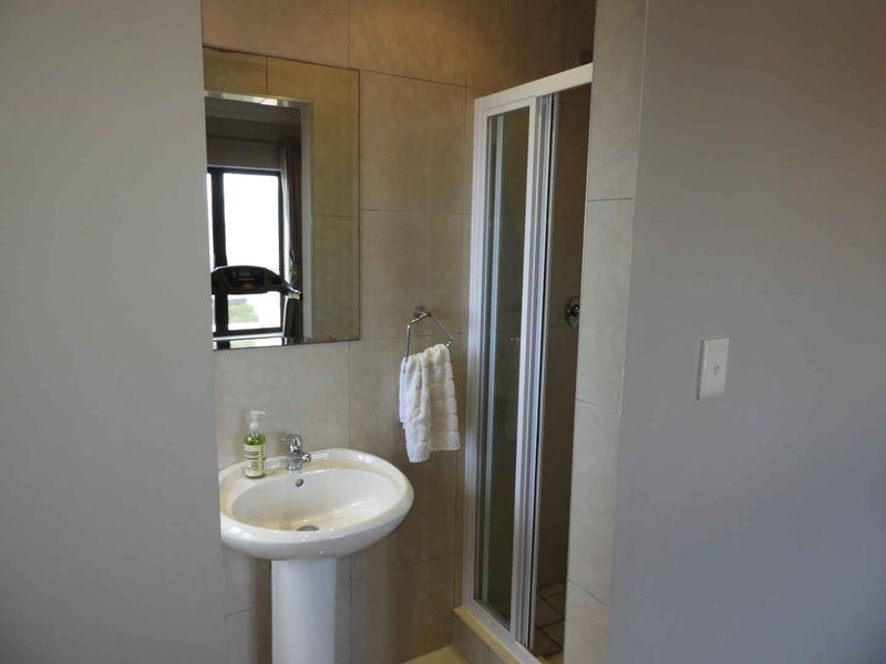 Beautiful corner home in Atlantic Links Estate, Melkbosstrand - Photo 9