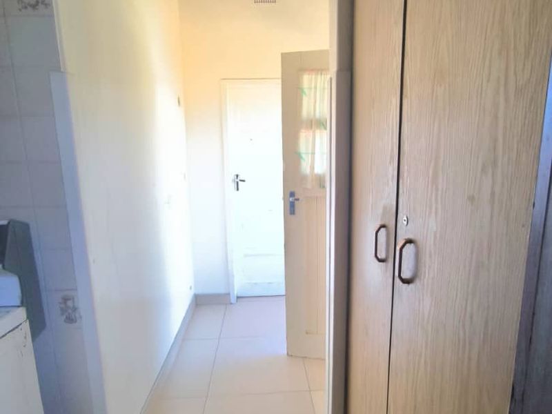 4 Bedroom House For Sale in Windhoek North - Photo 2