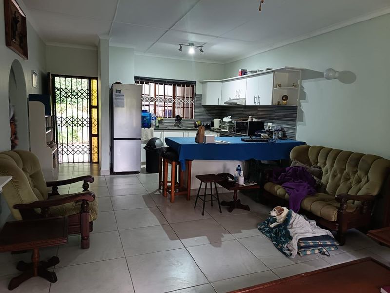 This 2 Bedroom house for sale in Amanzimtoti, Looking for a free-standing, pet friendly Townhouse in a good area! - Photo 5