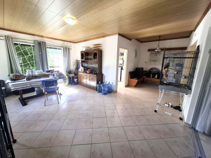 Spacious Family Home set in a tranquil setting - Photo 8