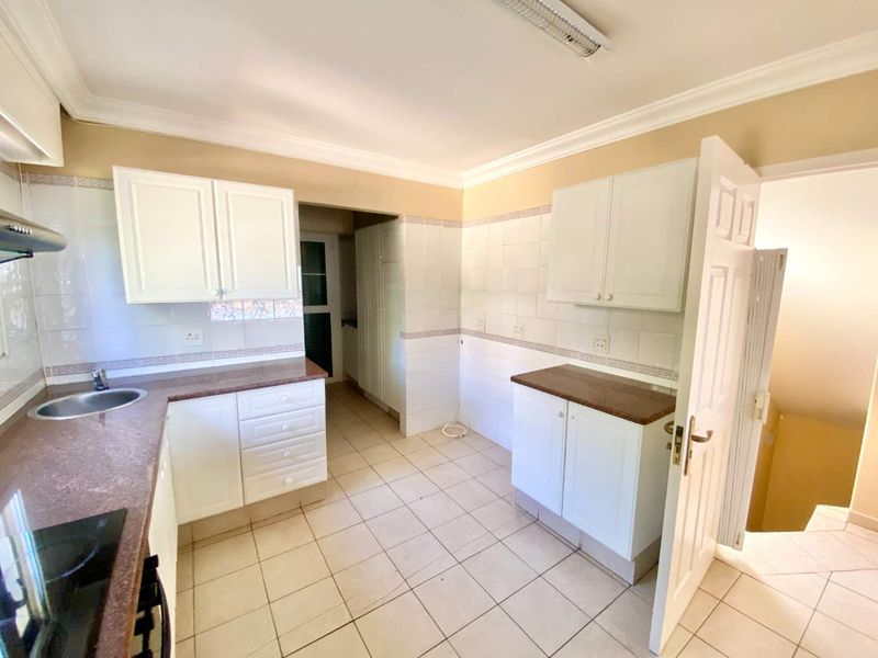 Hendra Estates - Rare Find! Large Family home To Rent With Flat and Staff Accom In Umhlanga - Photo 6