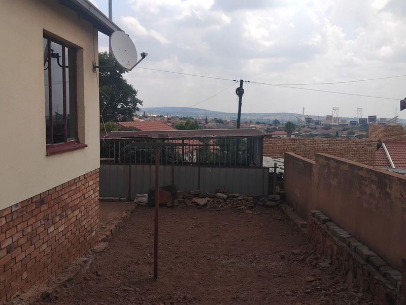 2 Bedroom House for Sale in Mabopane - Photo 10