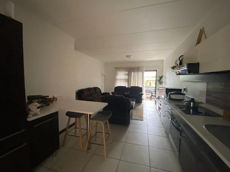 Modern Living in the Heart of Douglasdale Perfect for Young Professionals! - Photo 9