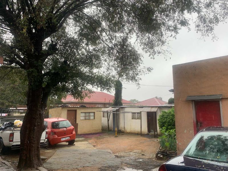 Rosettenville Haven: Comfortable Living with Income Potential - Photo 10