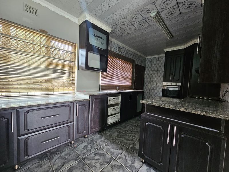 Cozy Haven Awaits! - Photo 4